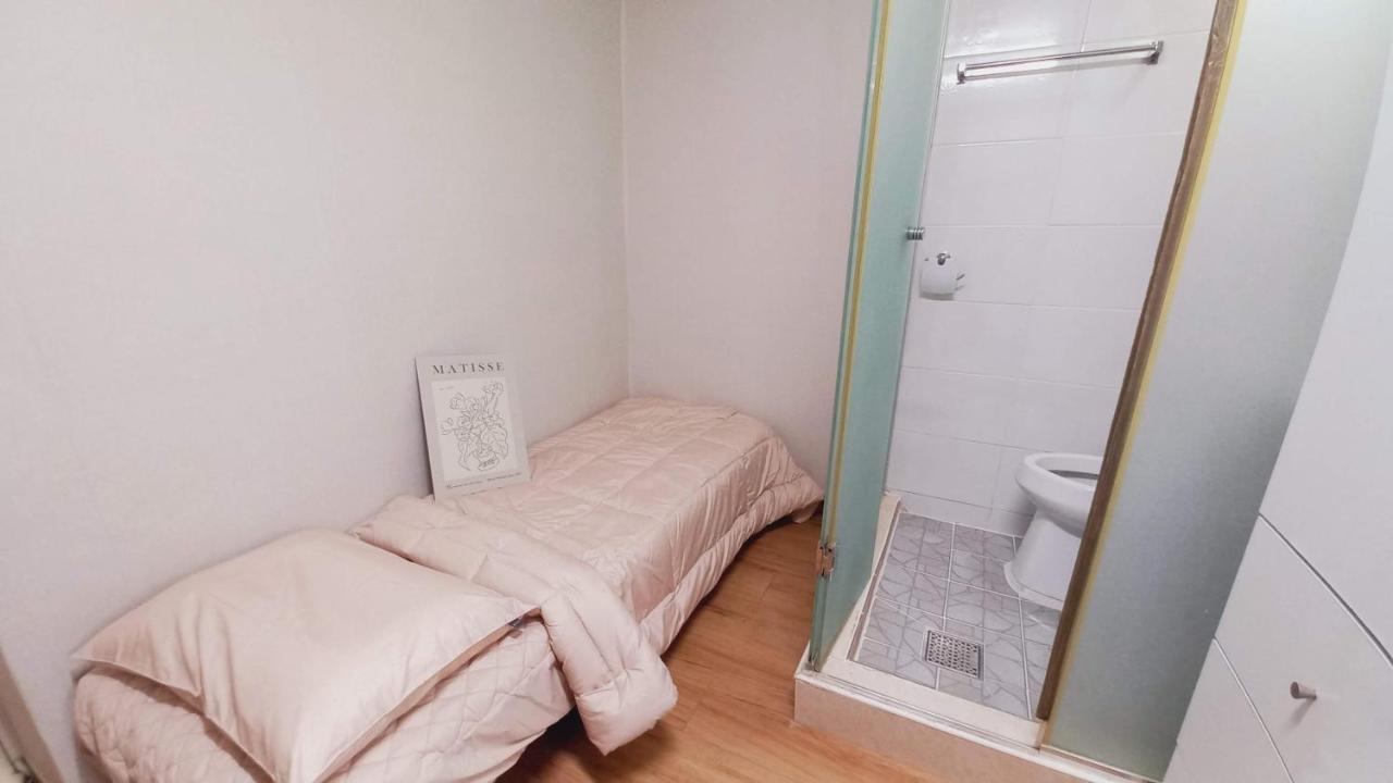 Haechi Stay Guesthouse - For Foreigners Only Сеул Екстер'єр фото