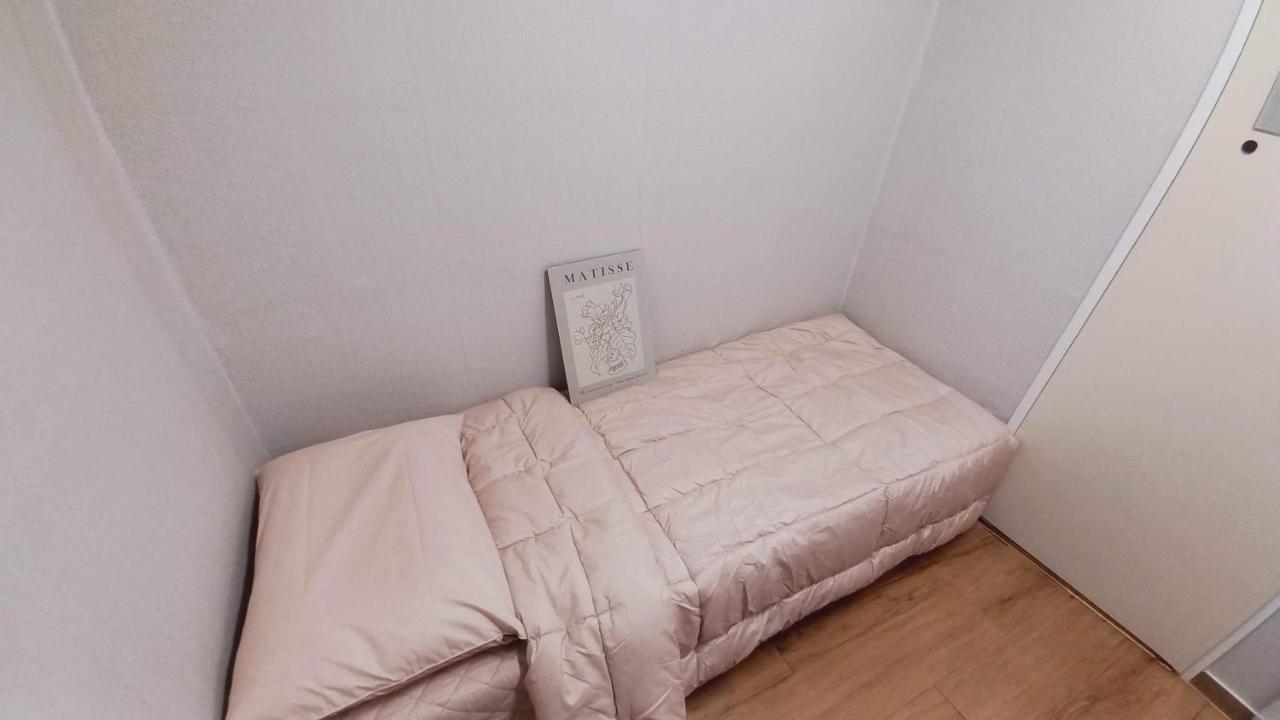 Haechi Stay Guesthouse - For Foreigners Only Сеул Екстер'єр фото