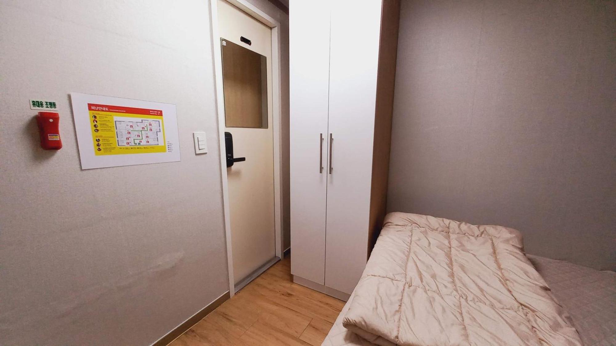 Haechi Stay Guesthouse - For Foreigners Only Сеул Екстер'єр фото